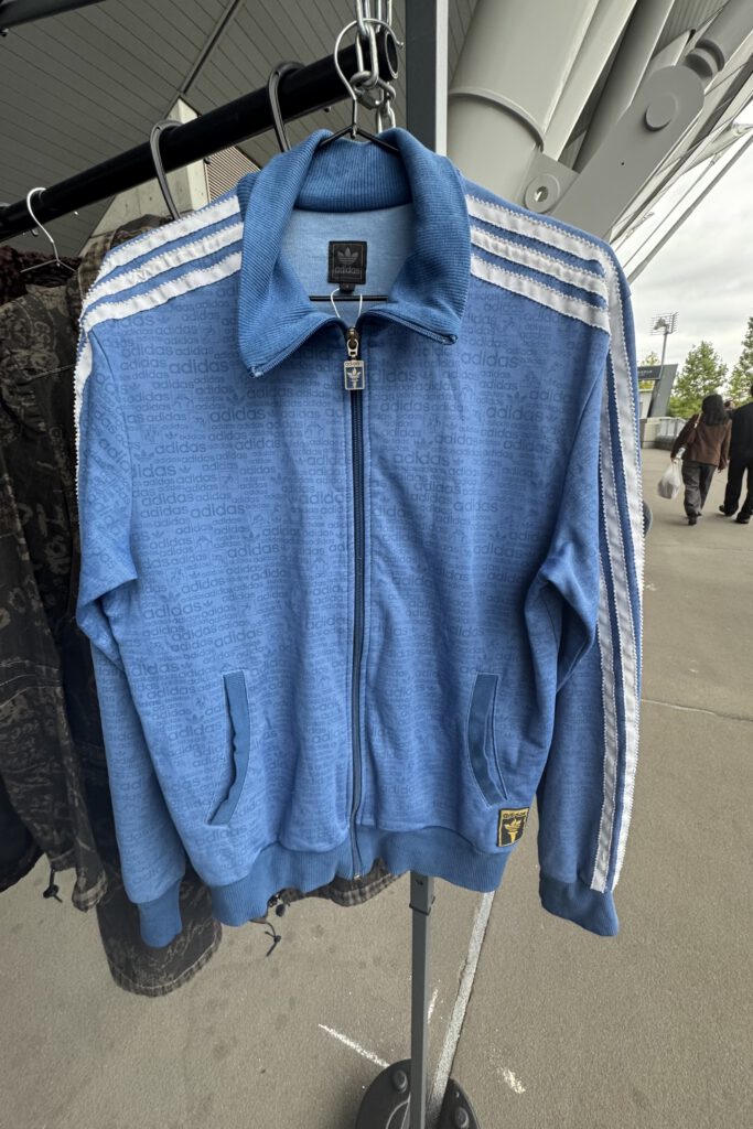 商品　adidas zip-up jacket　アディダス　ジップアップ　ジャケット